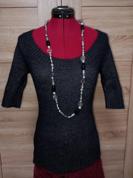 Tmavosivý svetrík, s