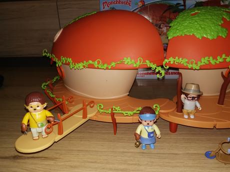 Veľký poschodový mončiči dom,