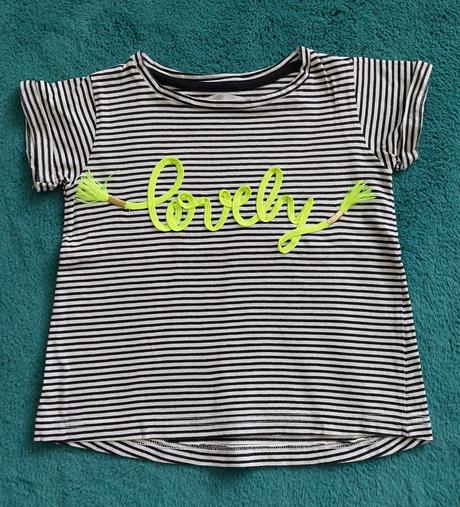 Pásikavé tričko s neónovým nápisom, 104