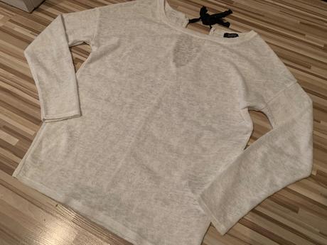 Biely svetrik, bershka,m