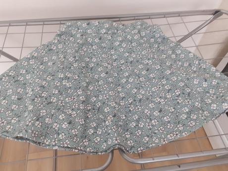 Dievcenska zelena sukna s bielymi kvetmi, new yorker,164