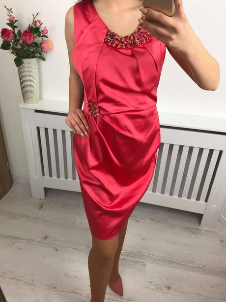 Krátke spoločenské šaty sýtoružové, 40