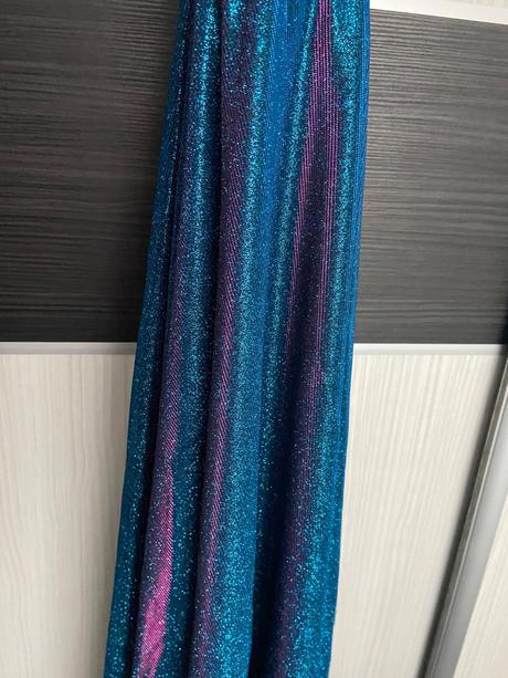 Spoločenské trblietavé saty, 36