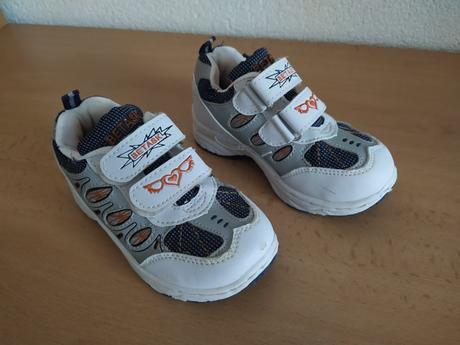 Tenisky / botasky, 26