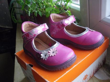 Nadherné celokožené topánočky, 23