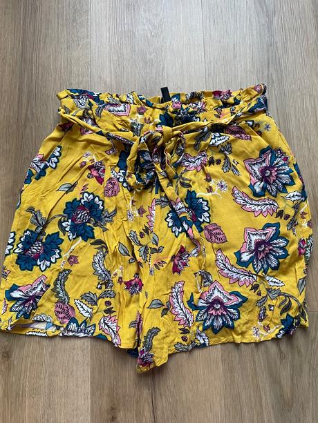 Šortky, stradivarius,s