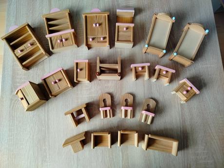 Nábytok pre bábiky,