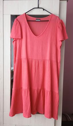 Ružové šaty, 40
