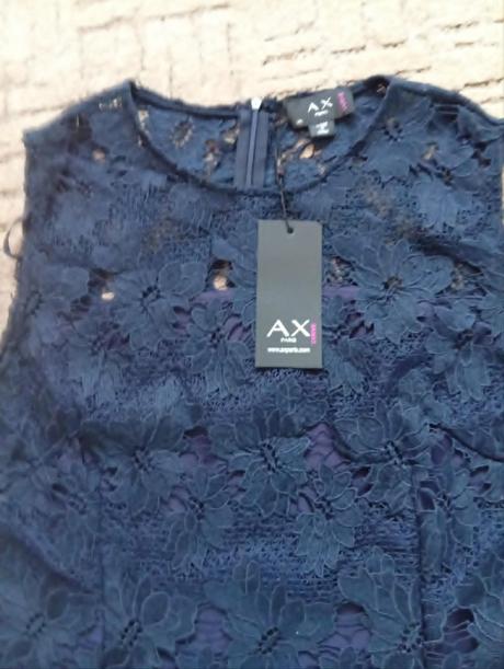 Krajkové podšité  puzdrové šaty, 52