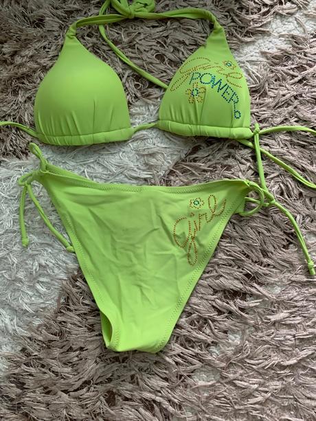 Zelene plavky s kamienkami, 38