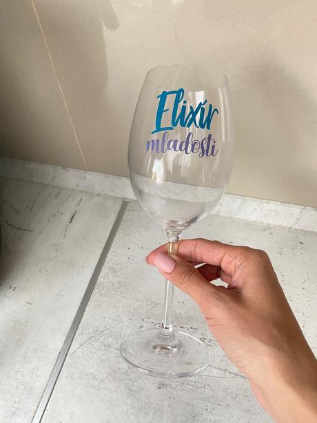 Pohár na víno - elixír mladosti,