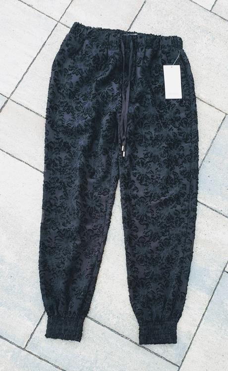 Luxusne cierne nohavice, zara,s