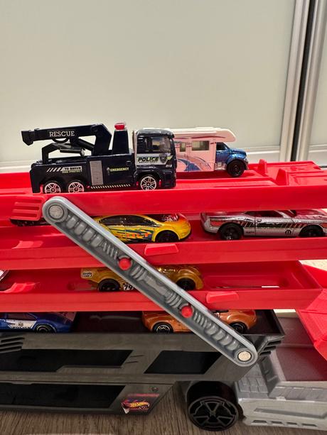 Prepravný kamión hot wheels,