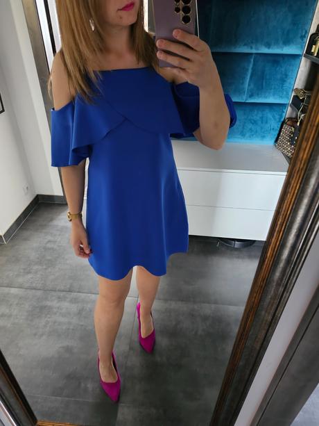 Tmavomodré šaty s volánom, m