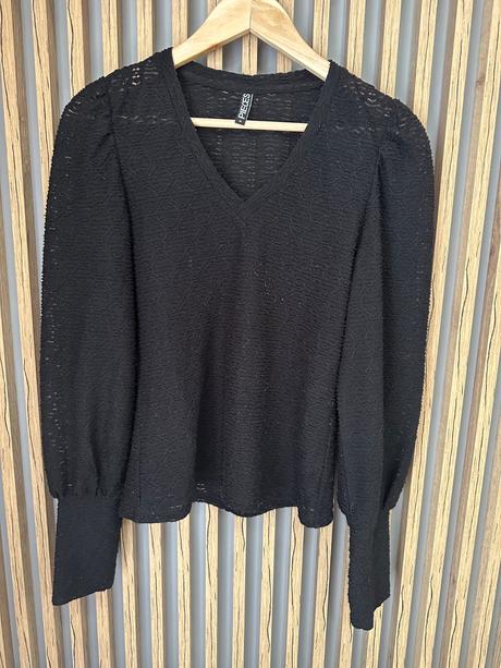 Čierny pulovrík, m