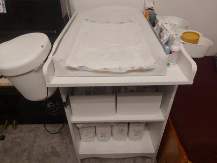 Prebaľovací pult s bohatým príslušenstvom ikea, 