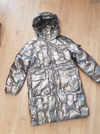 Stylova strieborna bunda s krasnymi aplikaciamim-l, l / m