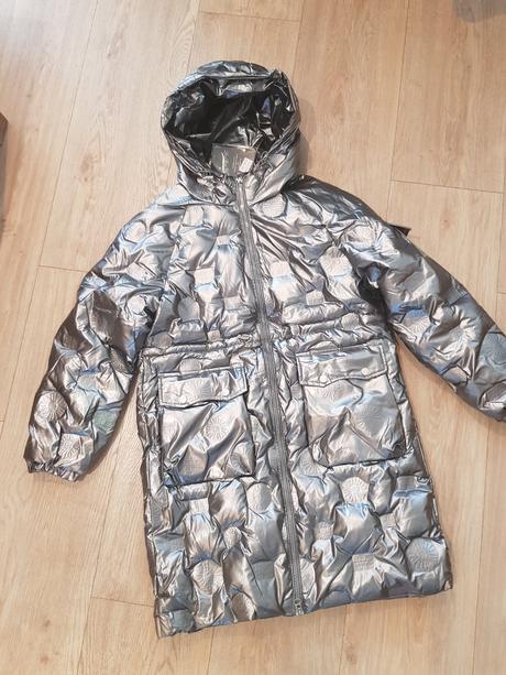 Stylova strieborna bunda s krasnymi aplikaciamim-l, l / m