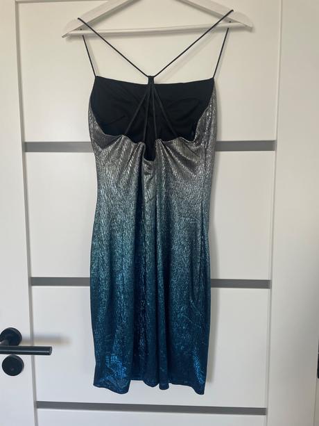 Koktejlové šaty, s