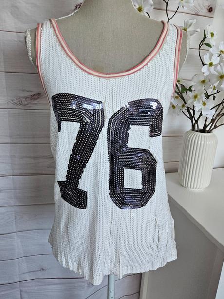 Pekné zaujímavé trblietavé tričko, s