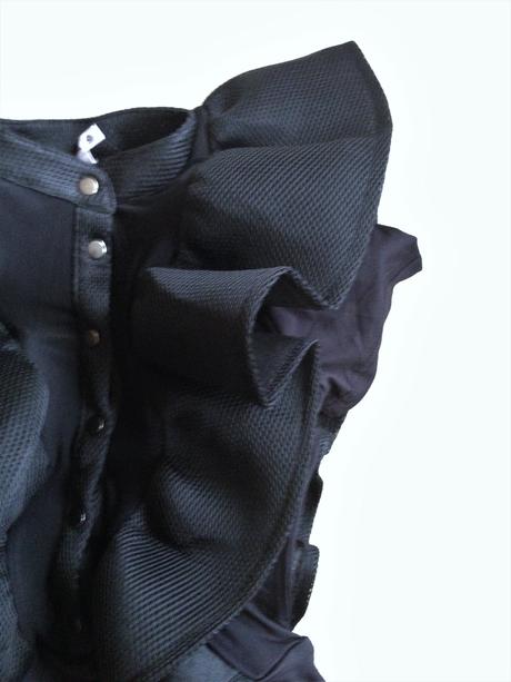 Cierne body s volanom a cvockami vel.s a m a l, l / m / s