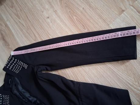 Čierne sako s kovovými aplikáciami, h&m,38