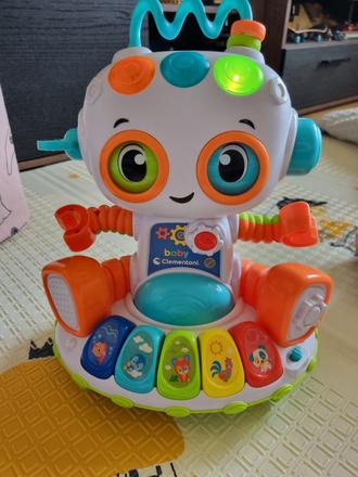 Interaktívny robot pre najmenších, 