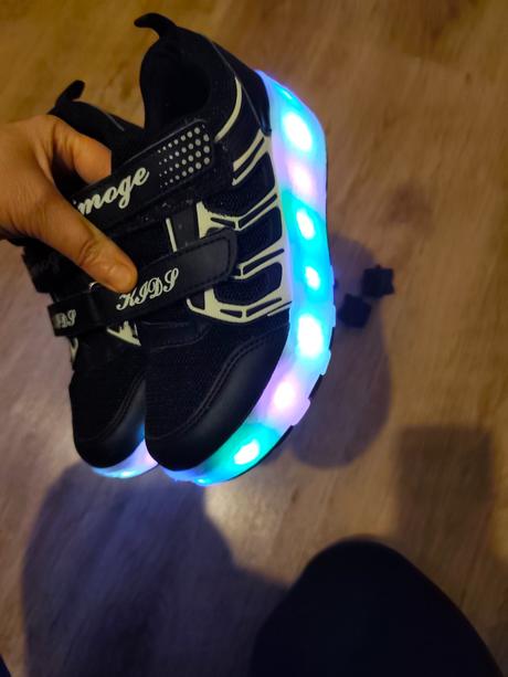 Tenisky na kolieskach, 35