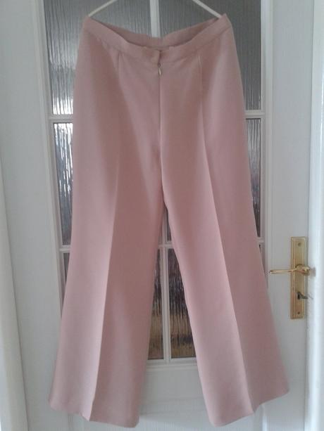 Nohavicový kostým, 42