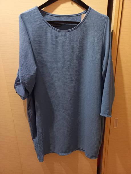 Damske bluzky, tuniky, saty a sukna, 50