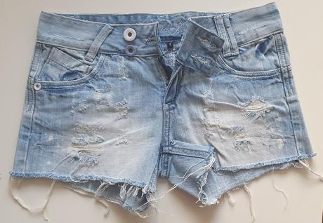 Šortky, s