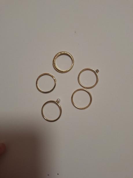 Set šperkov -náušnice, retiazka, prívesky, prstene, sinsay