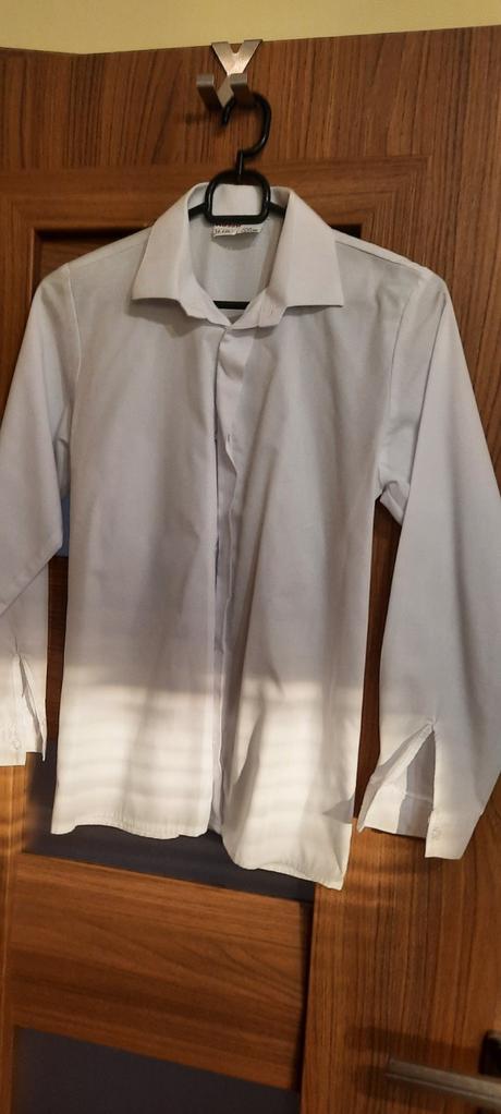 Oblek, nohavice, košeľa a topánky na 1. sv. p., 140