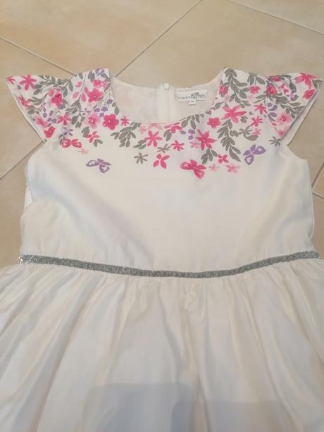 Šaty nenosené, 152