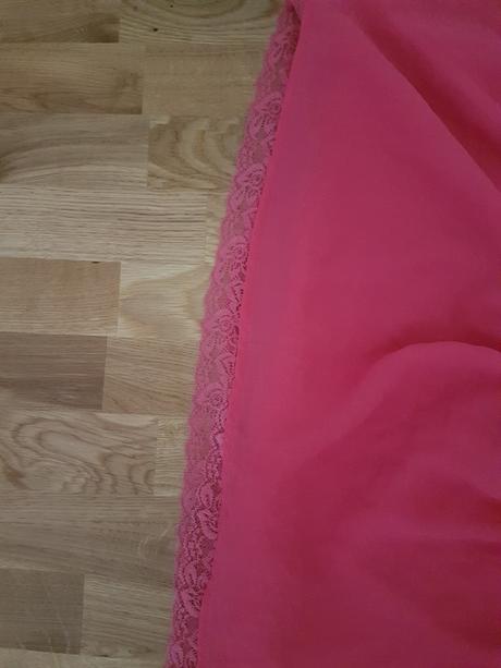 Predám krásne cyklaménové šaty skrajkou zn.bershka, bershka,m