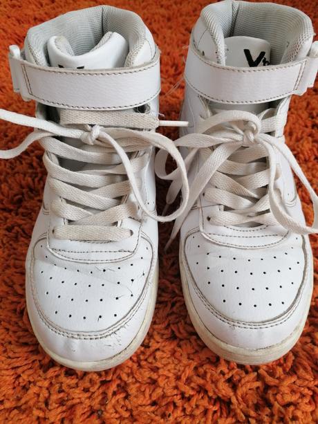 Botasky, deichmann,35