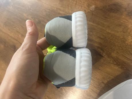 Platené tenisky v. 31, 31