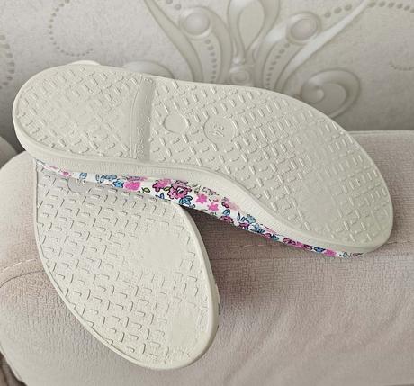 Plátenky-cvičky s kvietkami, baťa,34