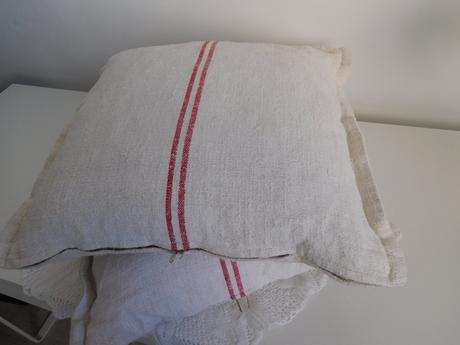 Vankúše menšie , vačšie, podlhovasté,, 