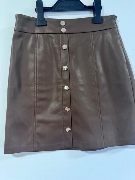 Štýlová koženková sukňa so zlatými gombíkmi, amisu,xs