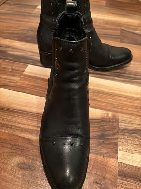 Kotnikove čižmy, 37