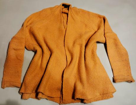 Žltý sveter, gate,36