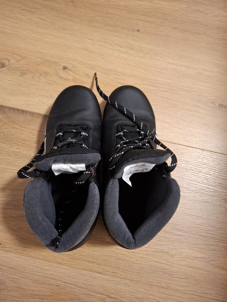 Predám dámske bežky a topánkami, 