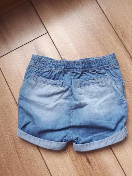 Šortky, f&f,74