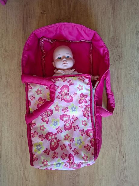 Bábika s postieľkou,