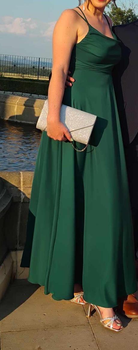 Smaragdové spoločenské šaty, s