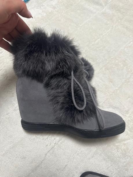 Kotníkové sivé čižmičky s kožušinkou na uviazanie, 40