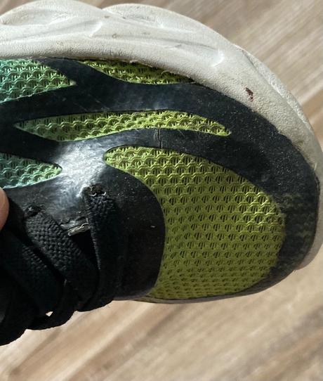 Blikajúce tenisky, 25