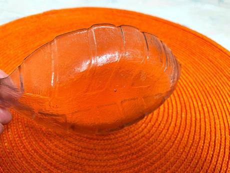 Sklenená starožitná mištička,