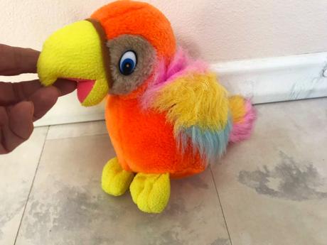 Plyšový papagáj,